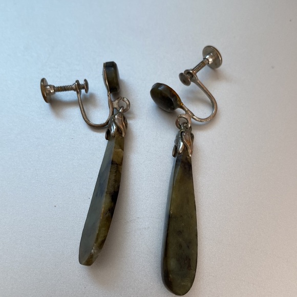Polished variegated real stone vintage screwback earrings - Picture 4 of 5